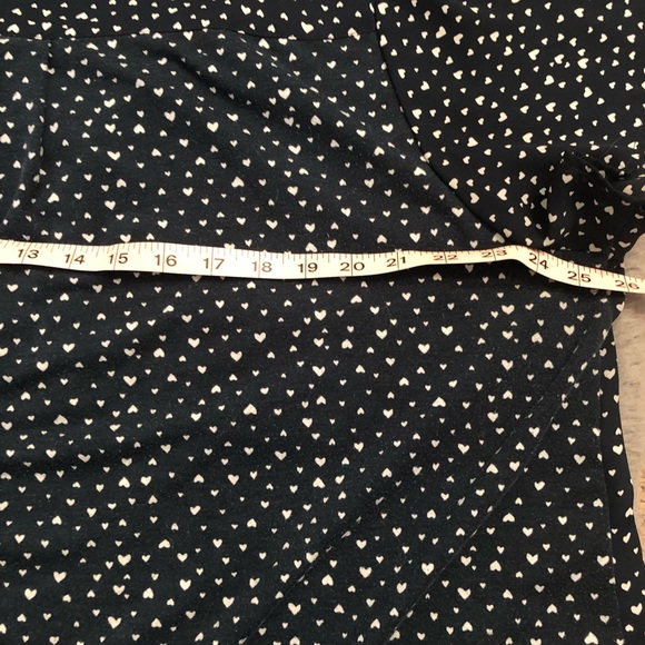 Torrid - Navy with white hearts mixed media top Sz 2 - Picture 4 of 12